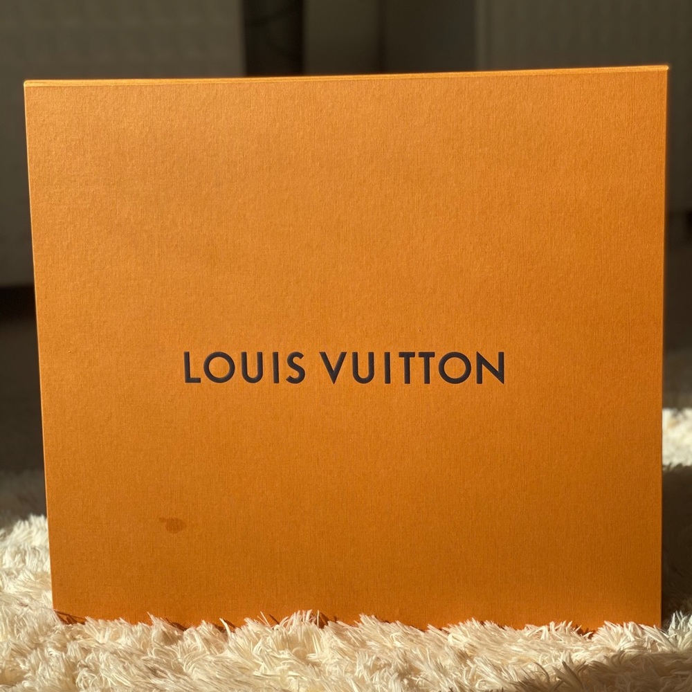 LOUIS VUITTON Gift Box